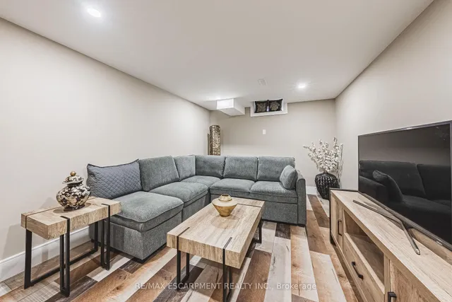 Additional image 35 of 103 Broughton Ave