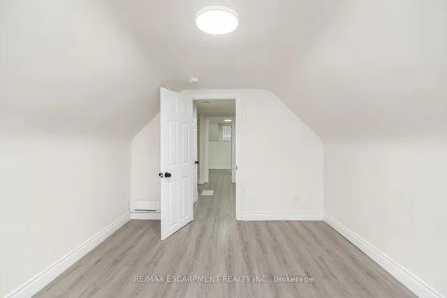 Additional image 39 of 922 Burlington St