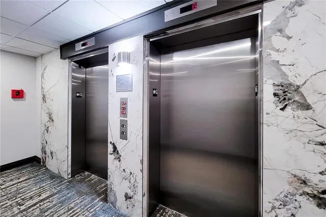 Additional image 9 of 2325 Central Park Dr