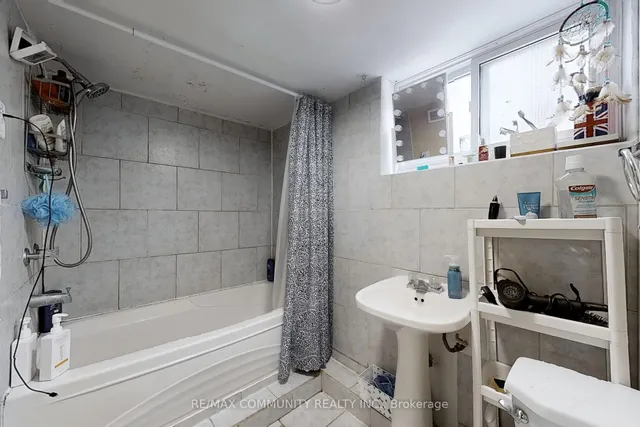 Additional image 22 of 142 Meighen Ave