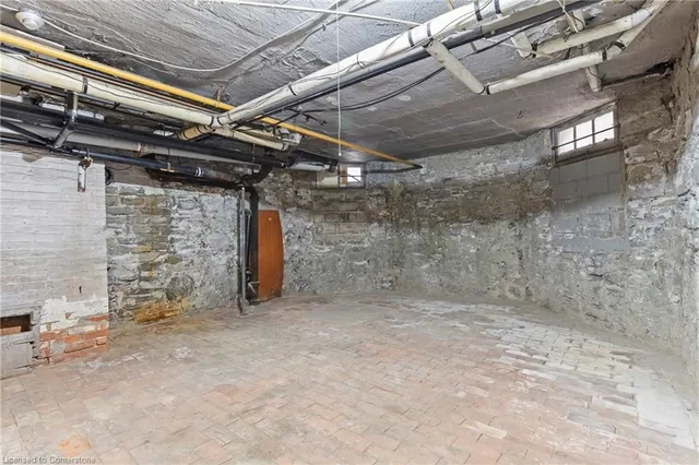 Additional image 46 of 17 Webber Ave