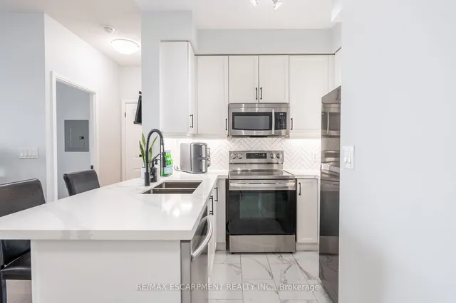 Additional image 12 of 90 Absolute Ave Unit 1611