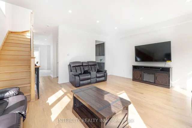 Additional image 26 of 19 Queenpost Dr