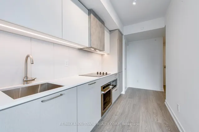 Additional image 9 of 19 Western Battery Rd Unit 1917