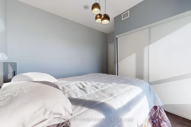 Additional image 11 of 181 Village Green Sq Unit 1218