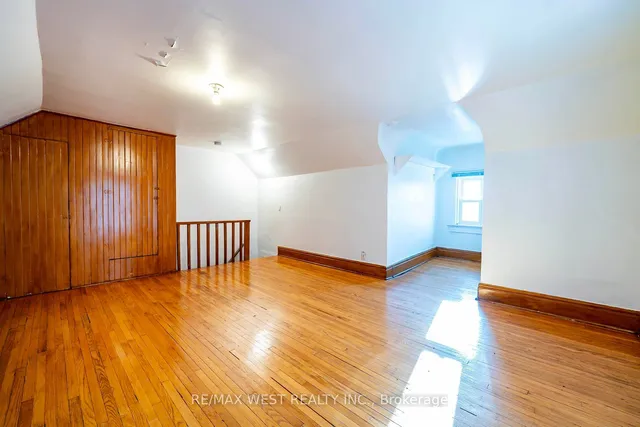 Additional image 28 of 217 Gladstone Ave