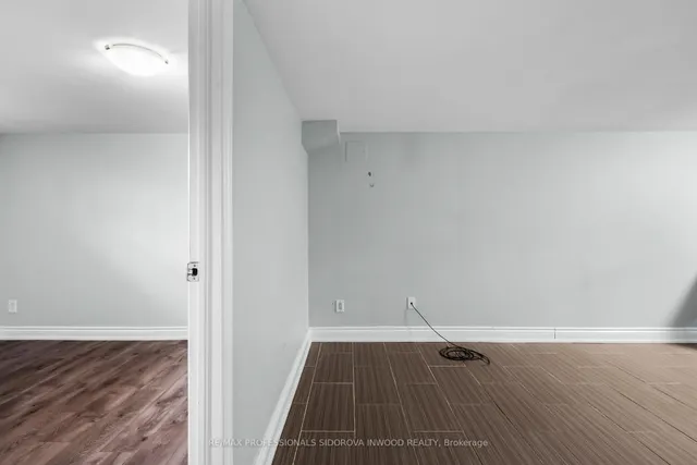 Additional image 24 of 112 Foch Ave