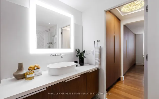 Additional image 32 of 80 Cumberland St Unit PH1903