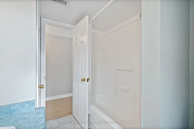 Additional image 38 of 46 Pentland Rd