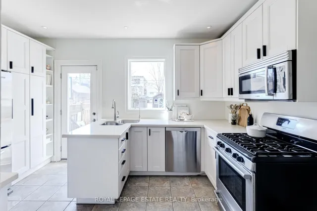 Additional image 17 of 46 Thyra Ave