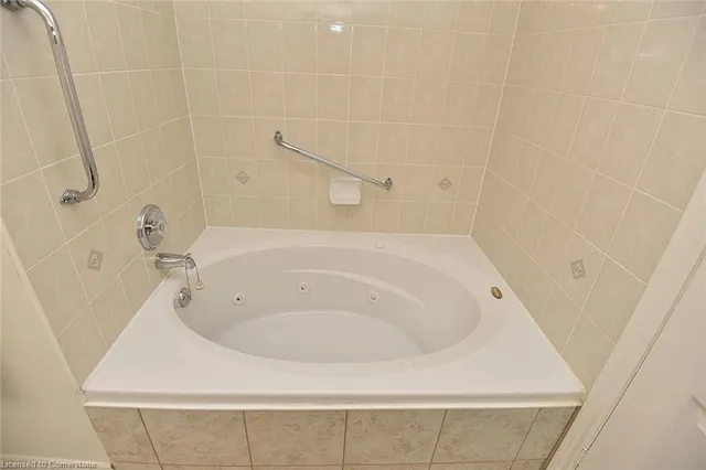 Additional image 30 of 118 Silverbirch Blvd