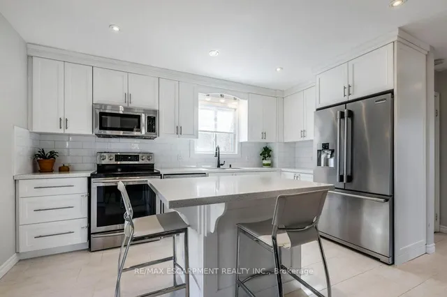 Additional image 30 of 27 Grayrocks Ave