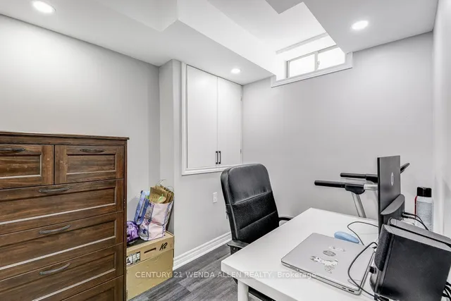 Additional image 37 of 215 Dundas St Unit 8