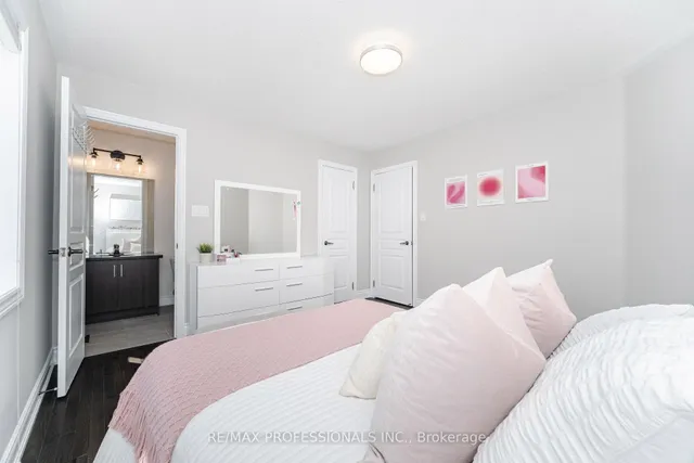 Additional image 33 of 35 Lampman Cres