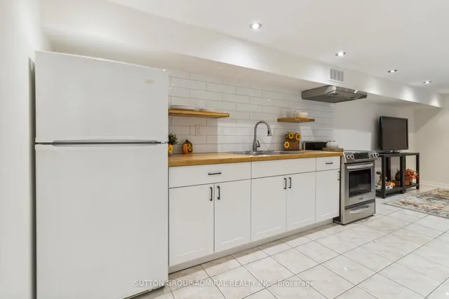 Additional image 33 of 106 Humber Blvd