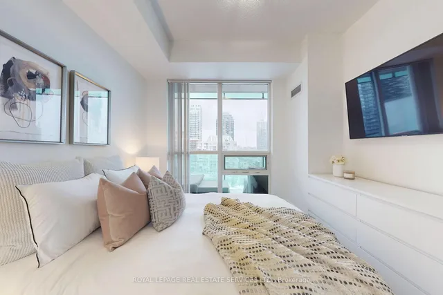 Additional image 23 of 25 Broadway Ave Unit 901