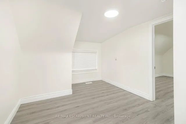 Additional image 35 of 922 Burlington St