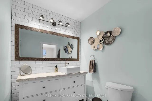 Additional image 23 of 52 Yorkdale Cres