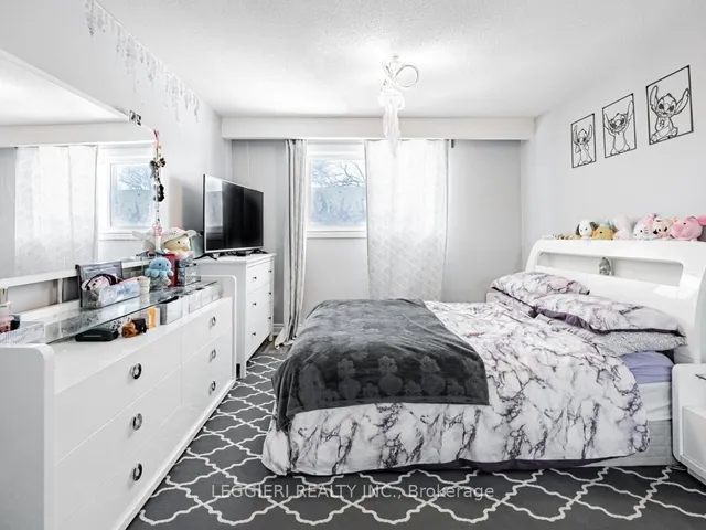 Additional image 19 of 6849 Darcel Ave