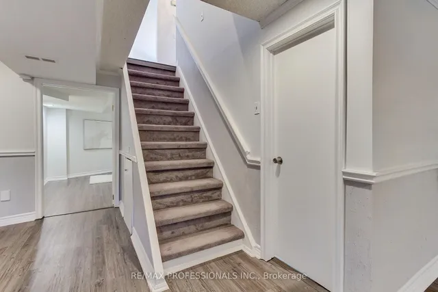 Additional image 41 of 425 CANTERBURY Cres