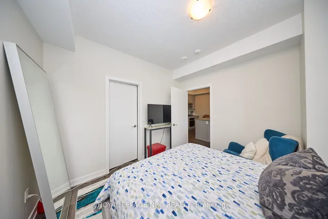 Additional image 10 of 600 North Service Rd Unit 415