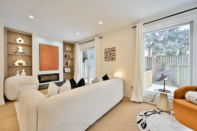 Additional image 15 of 28 Baronial Crt