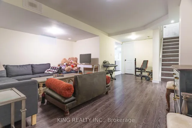 Additional image 27 of 928 Ledbury Cres