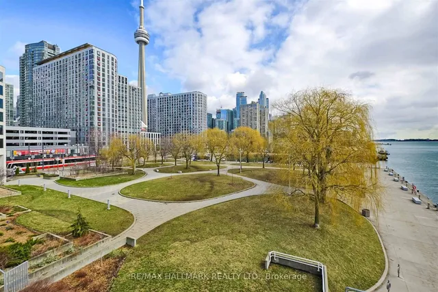 Additional image 32 of 401 Queens Quay Unit 307