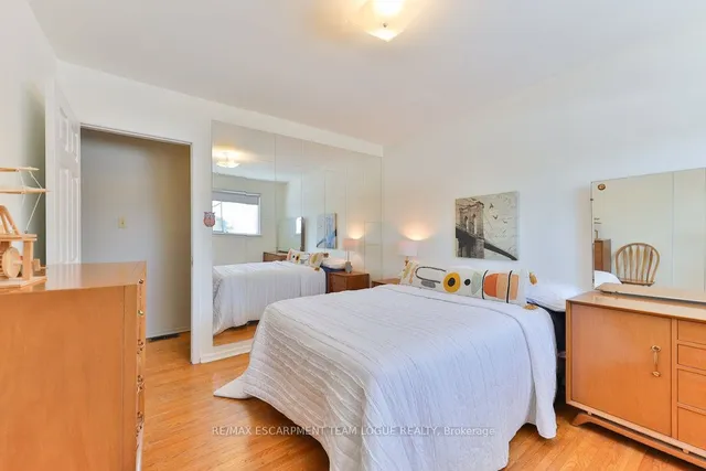 Additional image 24 of 1292 Elgin Cres