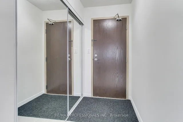 Additional image 5 of 30 Greenfield Ave Unit 409