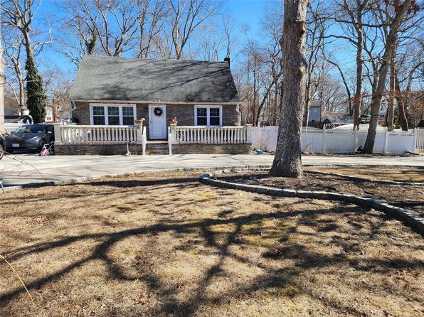 23 Ridge Road, Shirley, NY 11967