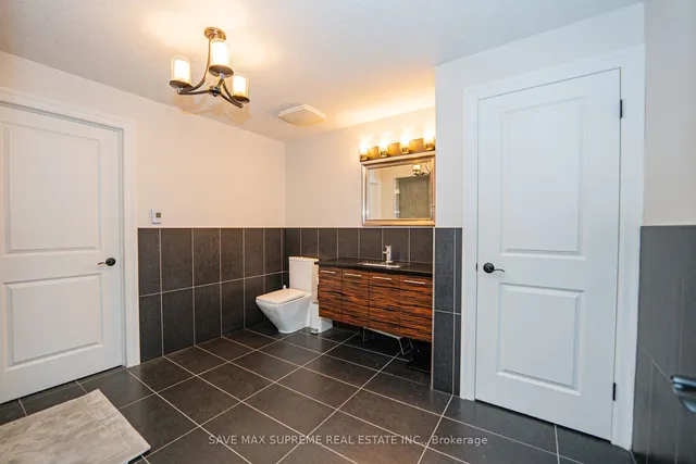 Additional image 35 of 39 Wagon St