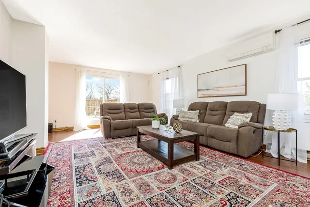 Additional image 5 of 338 5 Concession