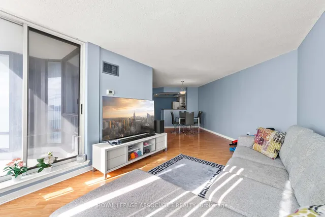 Additional image 12 of 350 Alton Towers Circ Unit 609