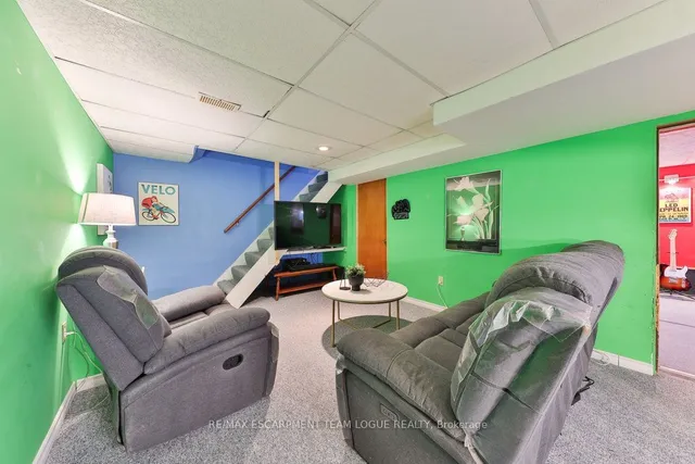 Additional image 33 of 1292 Elgin Cres