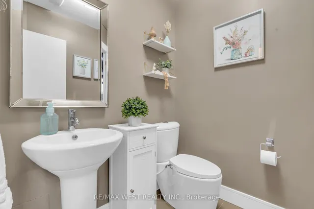 Additional image 9 of 112 Benton St Unit 704