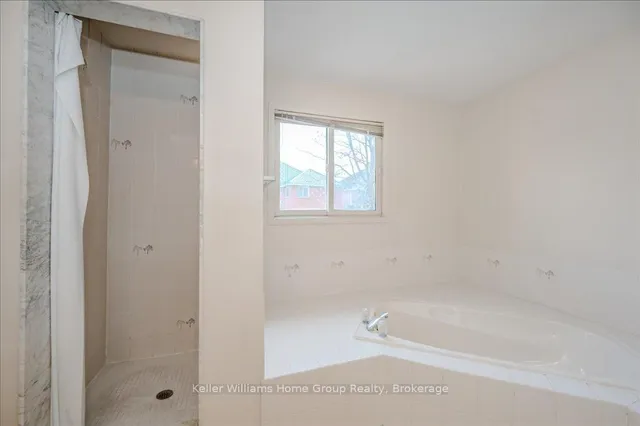 Additional image 29 of 83 Lord Simcoe Dr