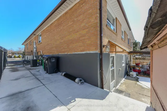 Additional image 41 of 3424 Laddie Cres