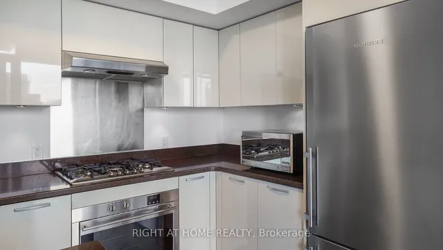 Additional image 21 of 375 King St Unit 2103