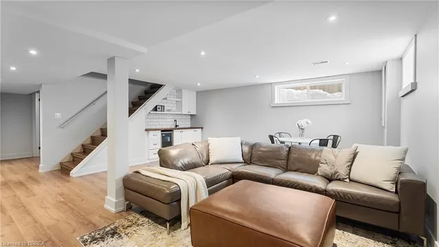 Additional image 16 of 4 Holt Ave