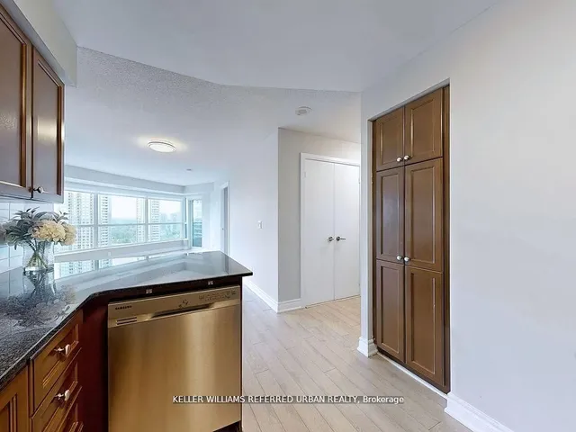 Additional image 16 of 125 Village Green Sq Unit 1609