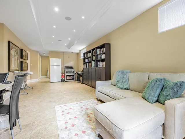 Additional image 26 of 528 Glengrove Ave