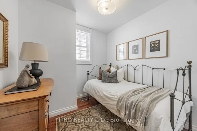 Additional image 23 of 22 Queensdale Ave