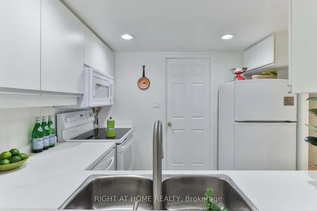 Additional image 19 of 225 Davenport Rd Unit 402