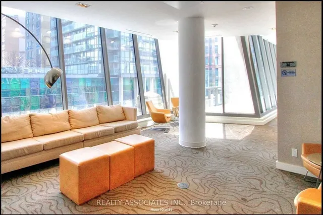 Additional image 17 of 832 Bay St Unit 1309