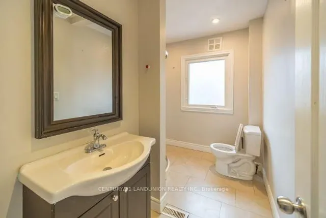 Additional image 10 of 2982 Bayview Ave