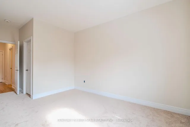 Additional image 4 of 34 Icon St