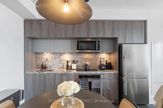 Additional image 3 of 585 Bloor St Unit 3215