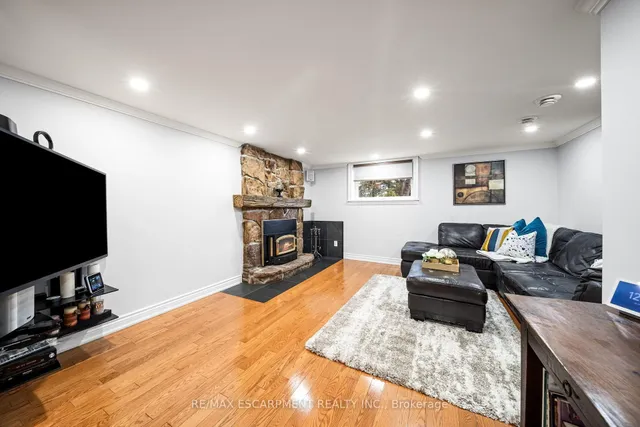 Additional image 27 of 1045 Bloor St