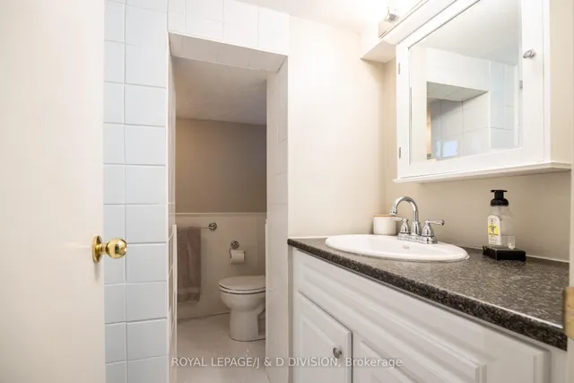 Additional image 26 of 219 Chaplin Cres